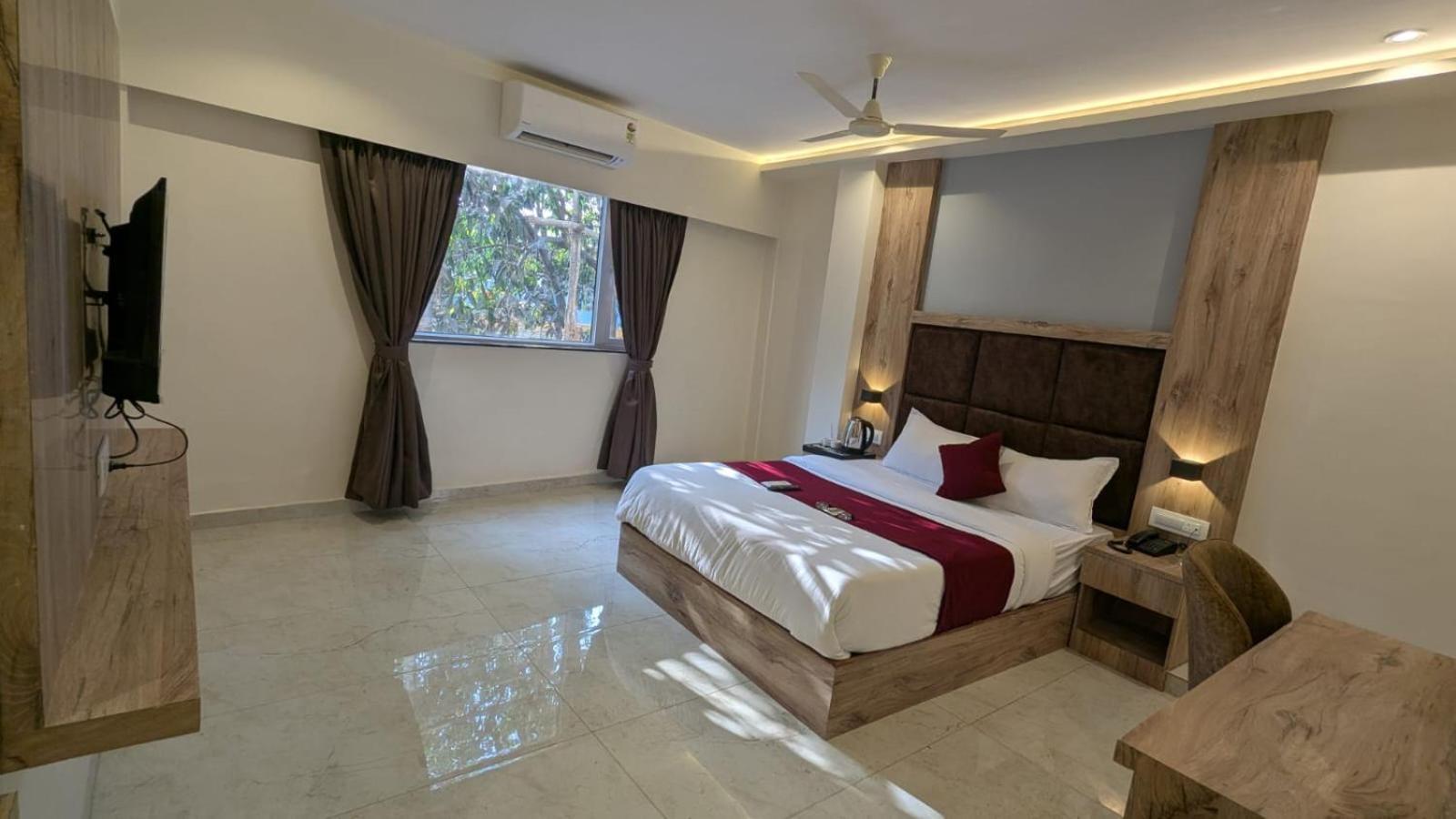 Silver Park Hotel *