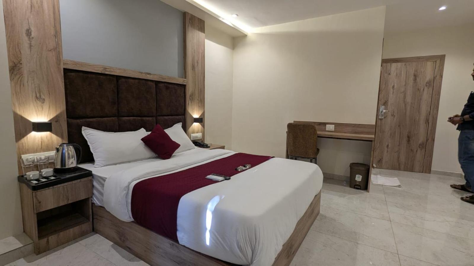 Silver Park Hotel *