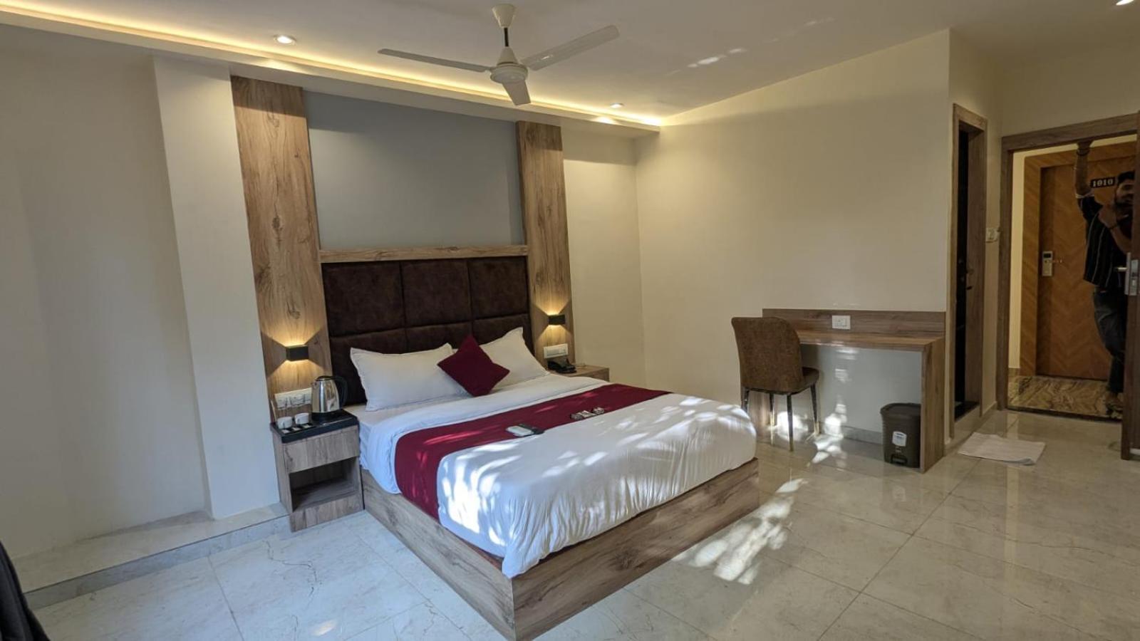 Silver Park Hotel *